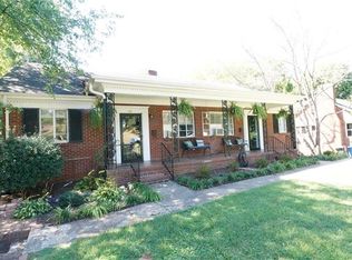 835 N Center St, Hickory, NC 28601