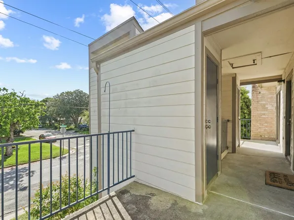 7144 N Holiday Dr, Galveston, TX 77550