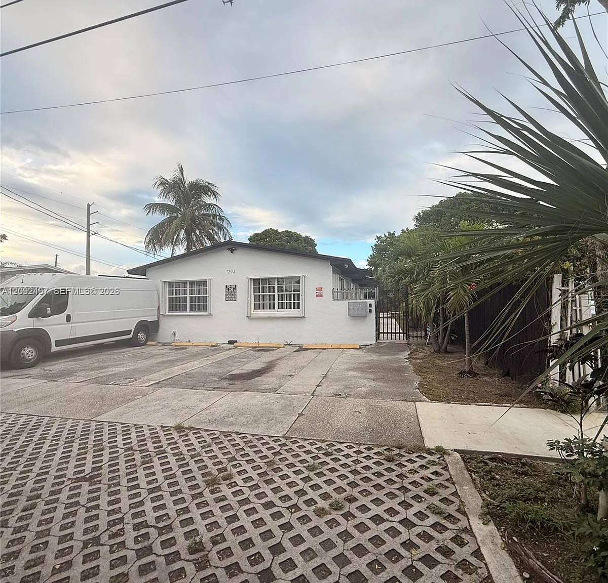 Westend Pk Amd Pl — Photo 1
