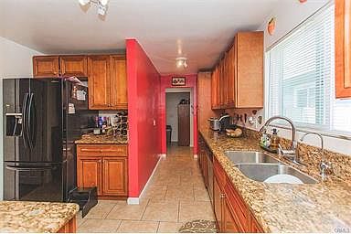 4th image of 4627 Oak St