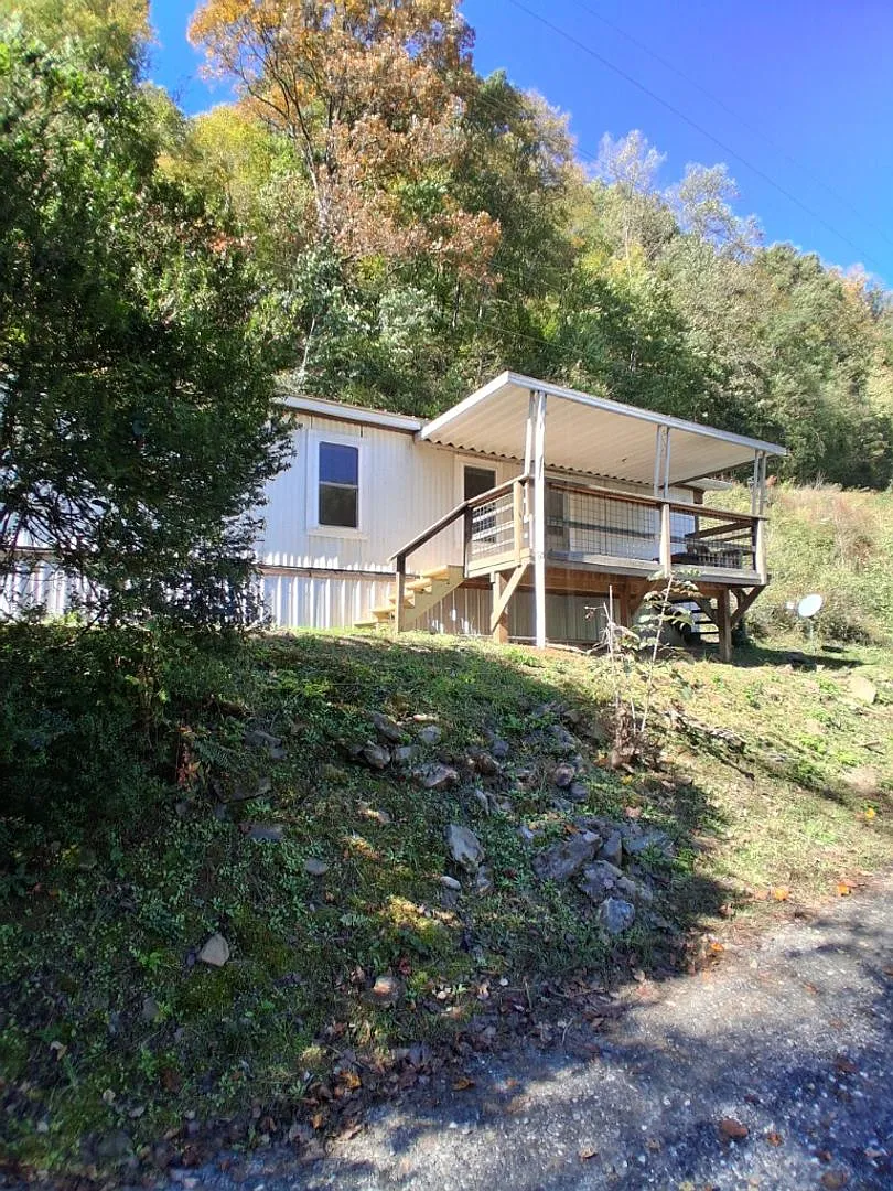 $1,500 - 2 Bedroom / 1 Bath Mobile Home Sitting on the Tuckasegee River — Photo 3