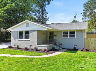 4042 Uppergate Ln, Charlotte, NC 28215