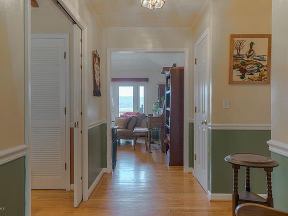 5th image of 204 Primrose Dr