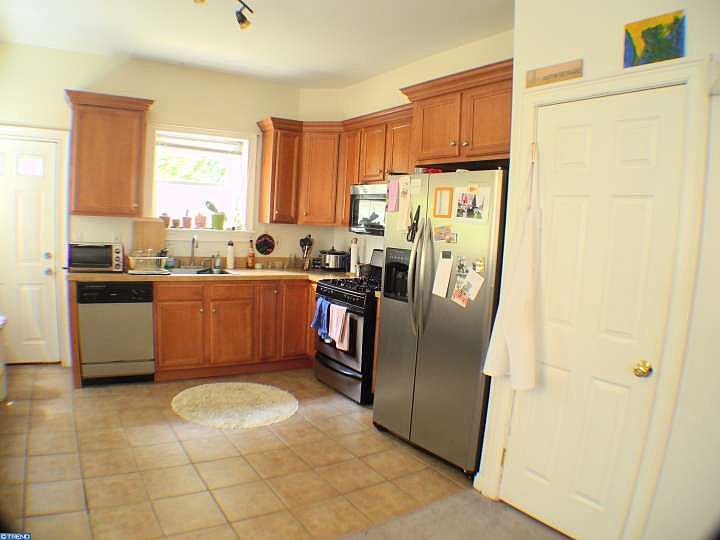 1st image of 2546 W Girard Ave #1