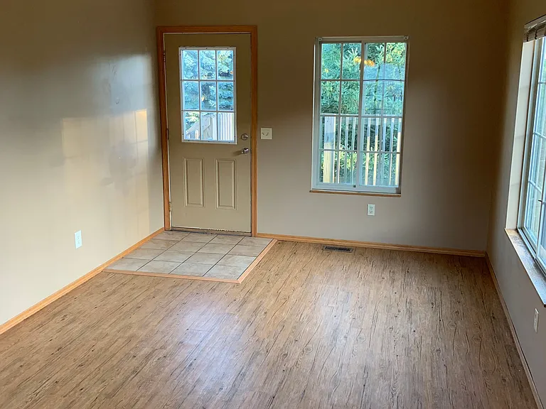1295 Redpine Way — Photo 2