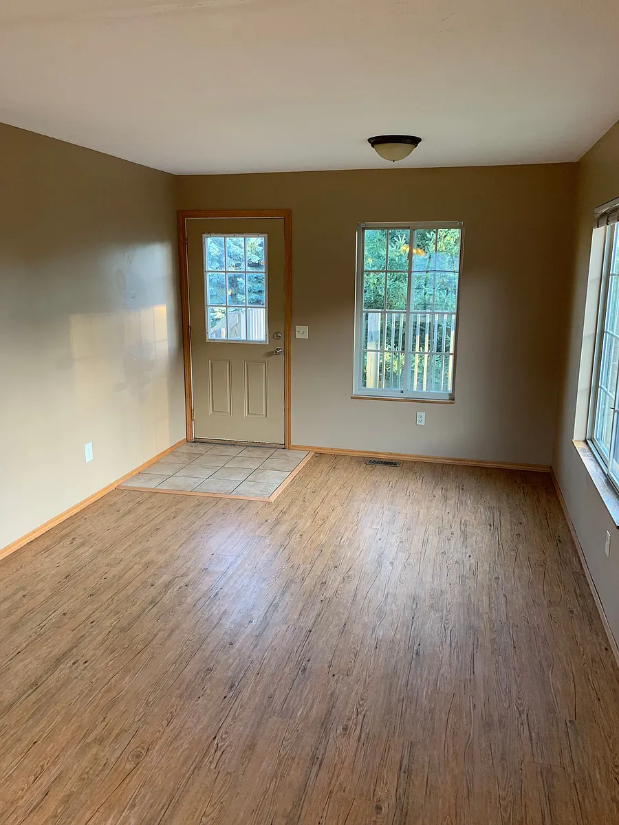 Building Photo - 1295 Redpine Way