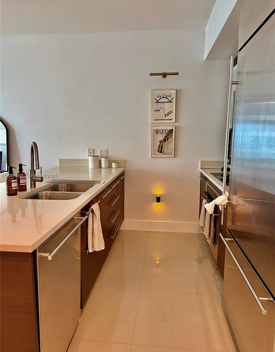 500 Brickell East Condo — Photo 4