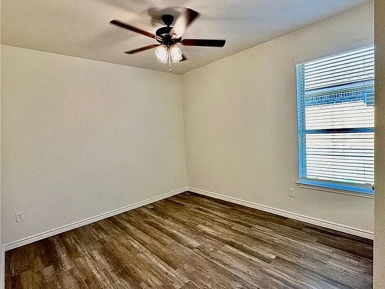 5209 White Rose Dr — Photo 14
