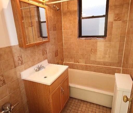 4th image of 739 W Belmont Ave APT 307