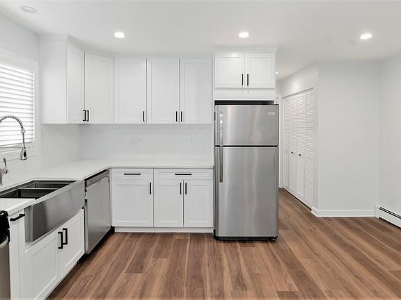 4th image of 347 New York Ave Floor 2