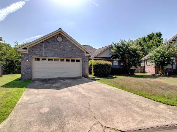 3 Regal Cir, Maumelle, AR 72113
