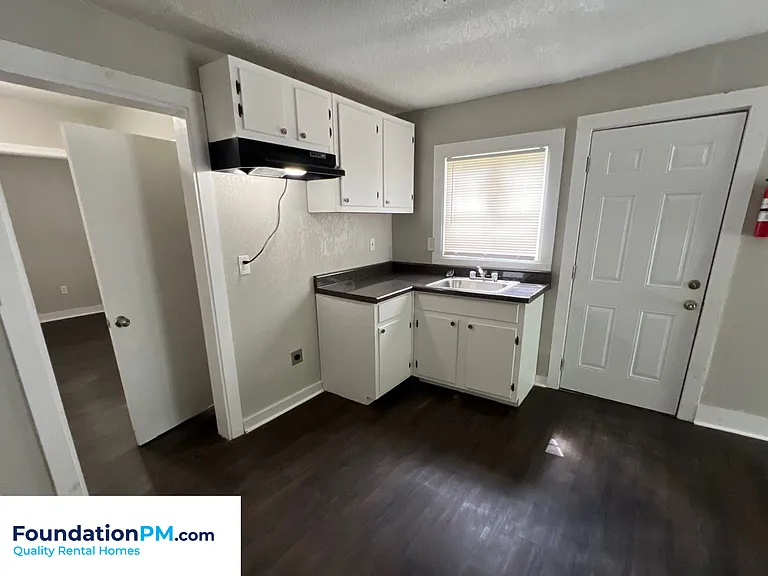 1371 E Trigg Ave — Photo 3