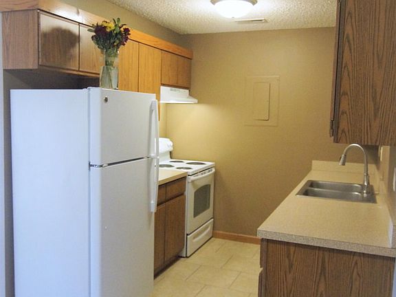 2nd image of 5102 Emerald Dr #22