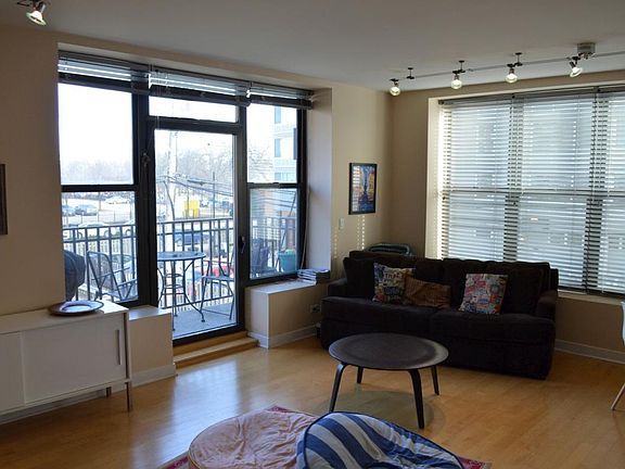 4th image of 811 W Eastwood Ave APT 203
