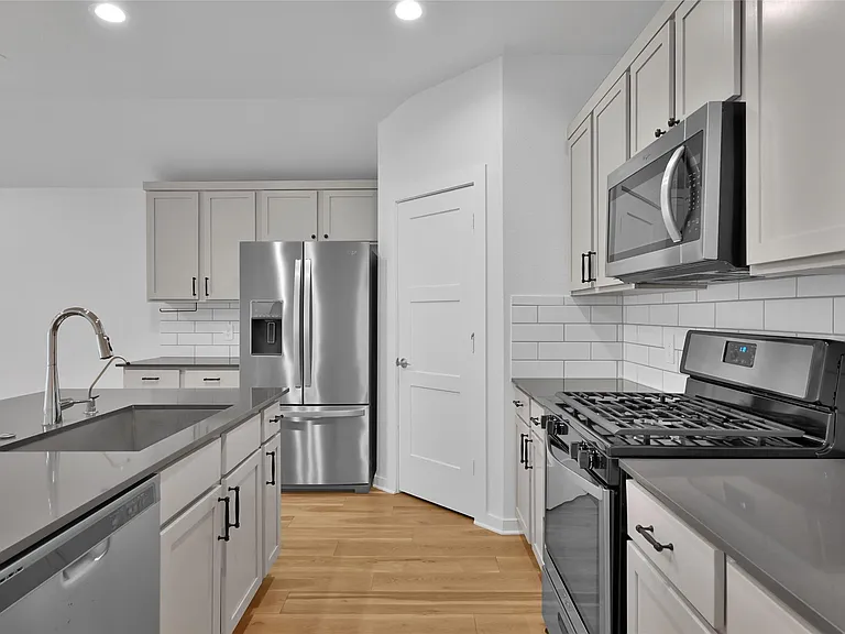 14213 Wonder Lake Ln — Photo 5