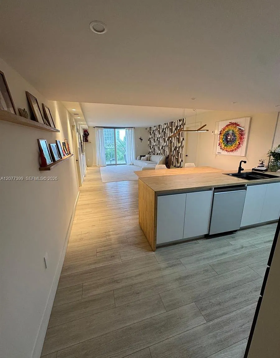 Cape Florida Club Condo P — Photo 4
