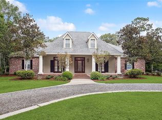 516 Pelican Ridge Dr, Madisonville, LA 70447