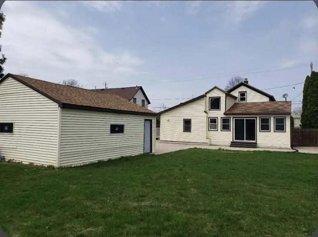 5 bed, 1.5 bath, 1655 sqft, $2,400 — Photo 3