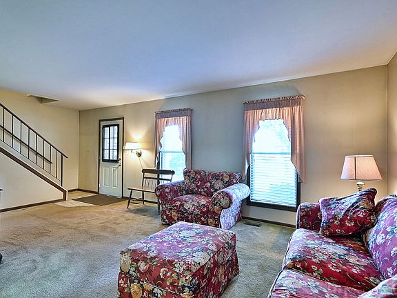 3rd image of 801 Pinebrook Dr
