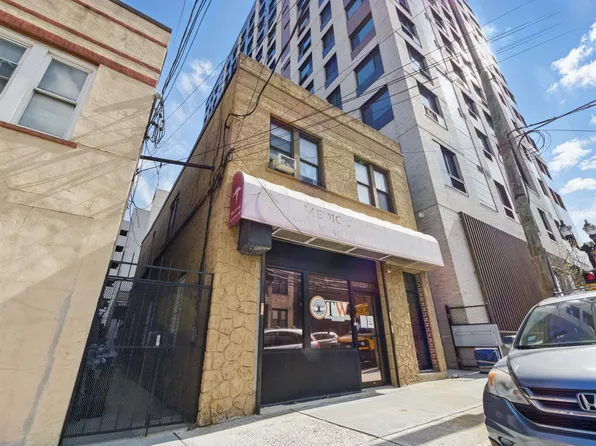 516 51st St, West New York, NJ 07093