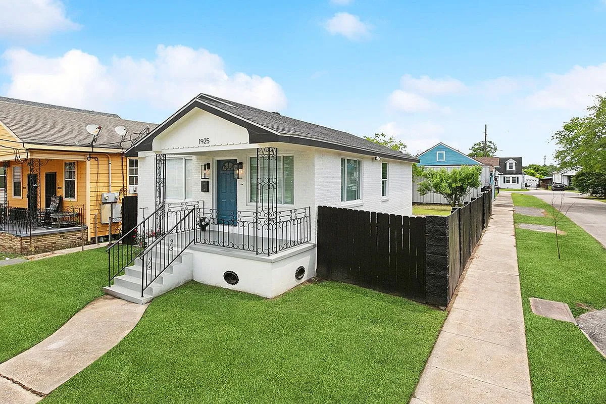 2 bed, 1.0 bath, 1012 sqft, $1,600 — Photo 3