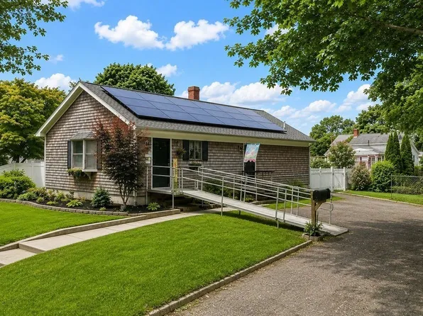 75 Acorn St, New Bedford, MA 02740