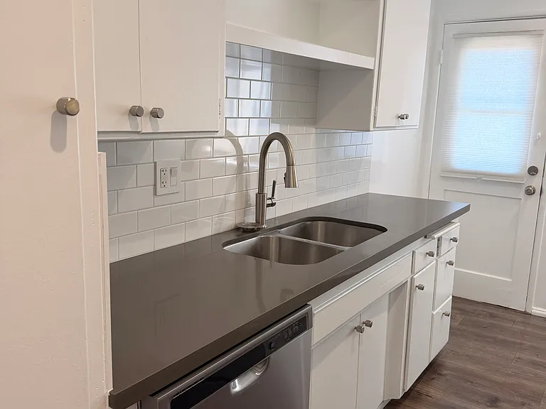 1727 Scott Rd #B — Photo 2