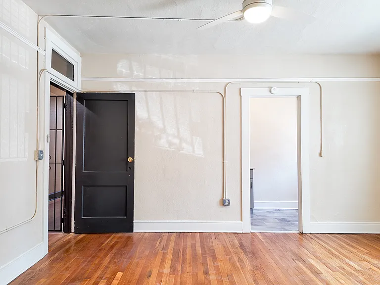 910 N. Oregon — Photo 17