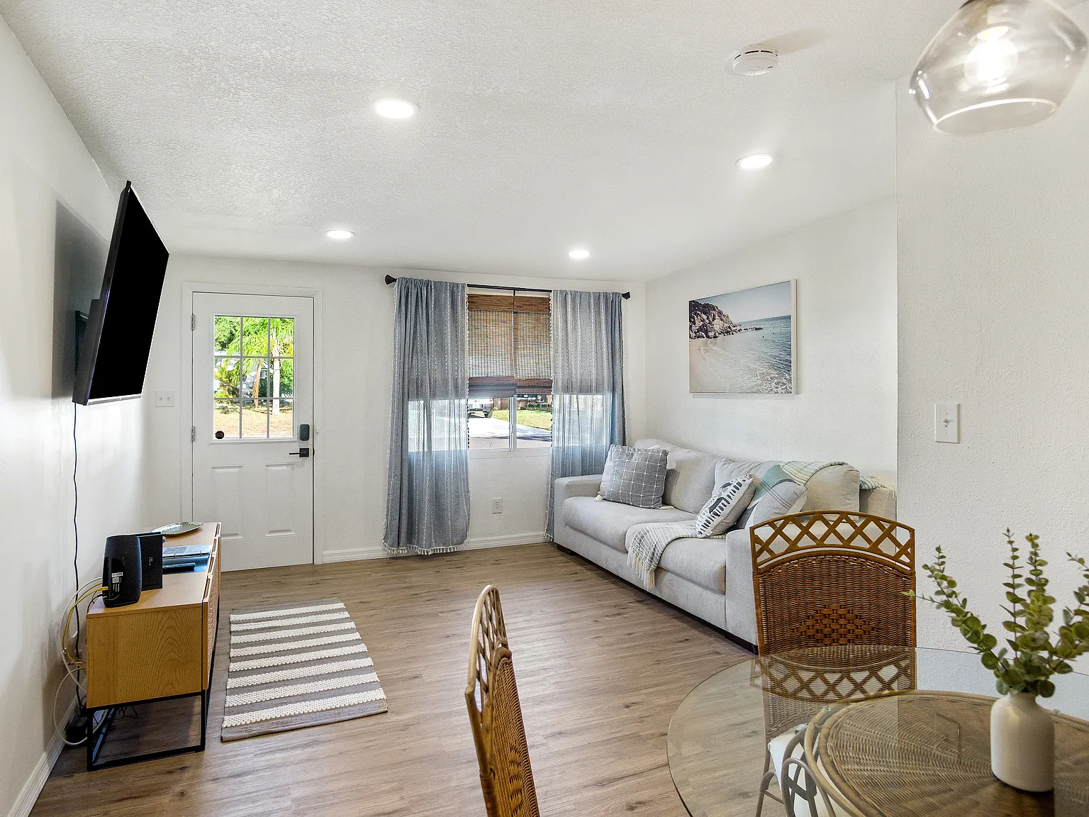2 bed, 1100 sqft, $2,300 — Photo 3