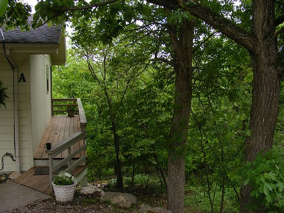 sidwwalk to front  door