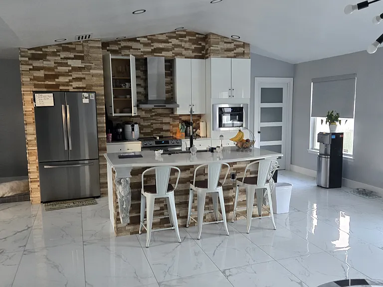 Sarasota Ln — Photo 3
