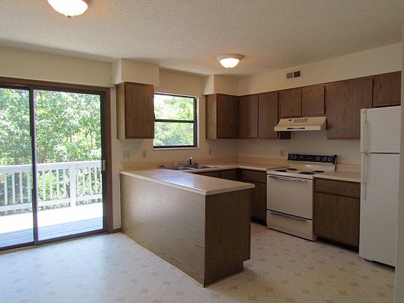 3rd image of 610 Trojan Dr