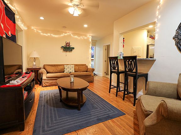 3rd image of 56 Egmont St APT 3A