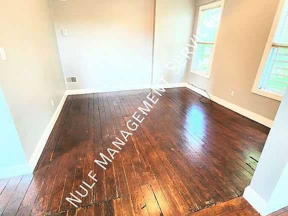3rd image of 736 Clarissa St Floor 2