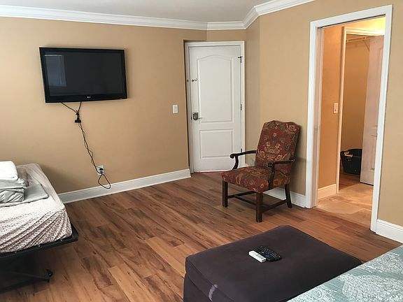 3rd image of 13270 McGregor Blvd