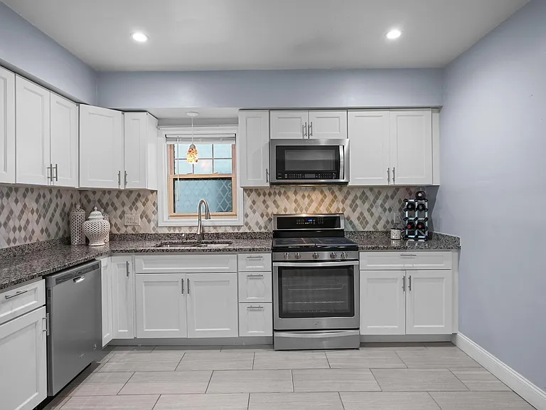 164 Hadley St #1 — Photo 6