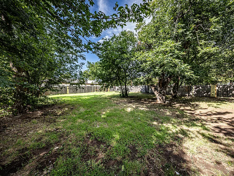 1905 NW Baldwin Ave — Photo 34