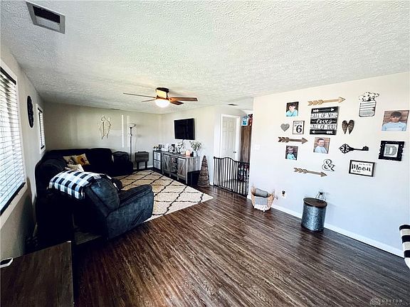 3rd image of 272 Doyle Ave