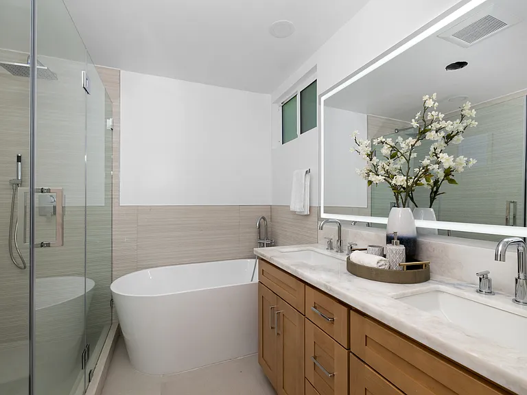 15555 Otsego St — Photo 3