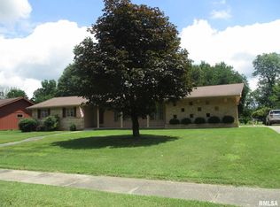 718 Old Orchard Dr, Benton, IL 62812