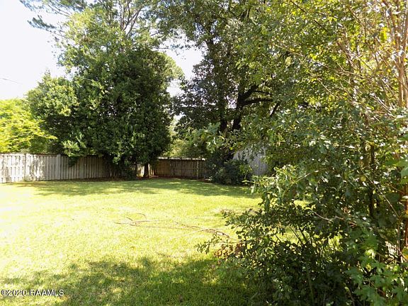 4th image of 305 Cambridge Dr