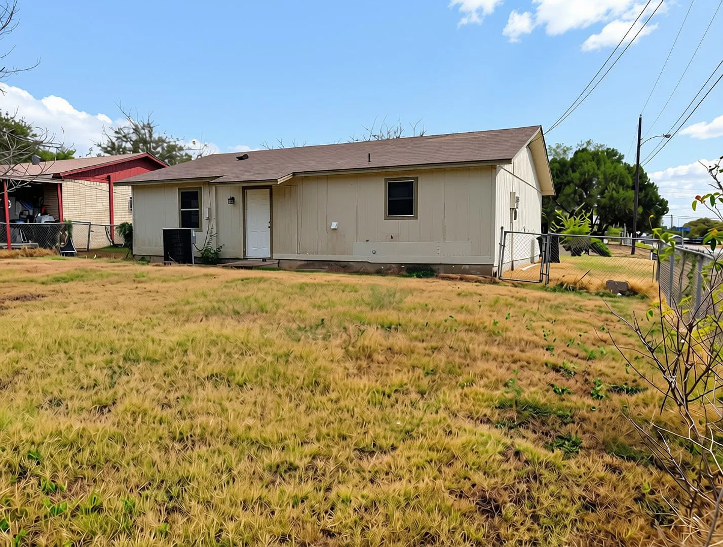 3-Bedroom Home on a Corner Lot — Photo 2