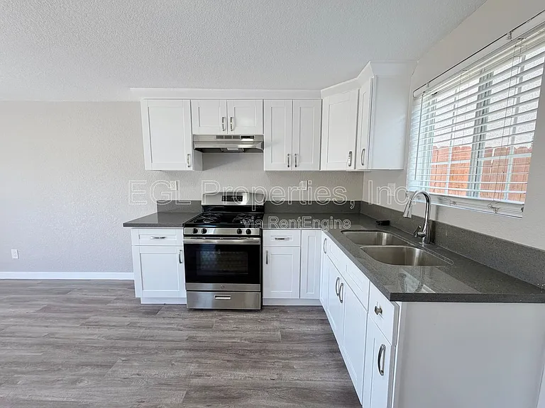 13226 Stanford Ave — Photo 5