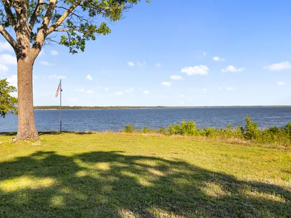 9076 Clear Lake Dr, Kingston, OK 73439