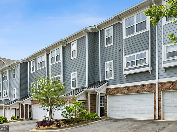 2nd image of 306 Carlyle Park Dr NE