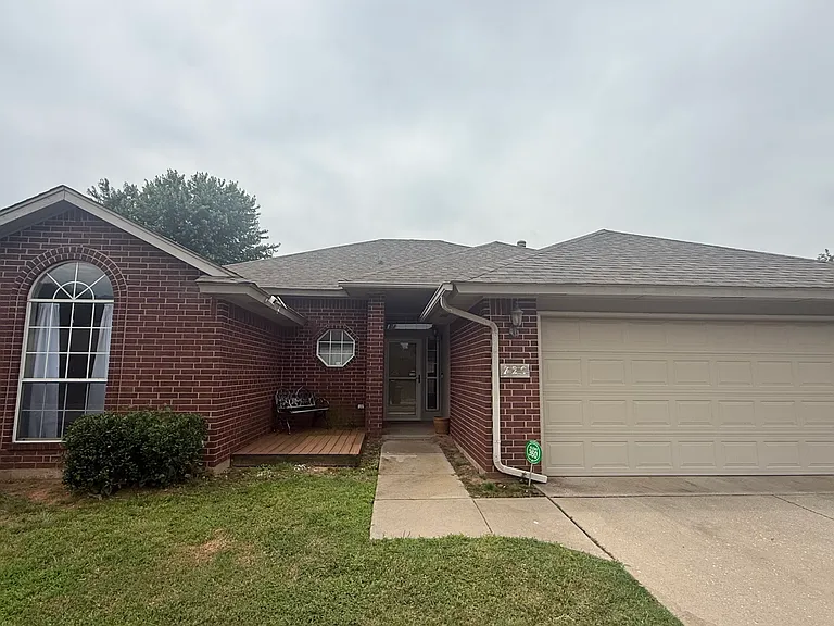 720 Night Hawk Dr — Photo 3
