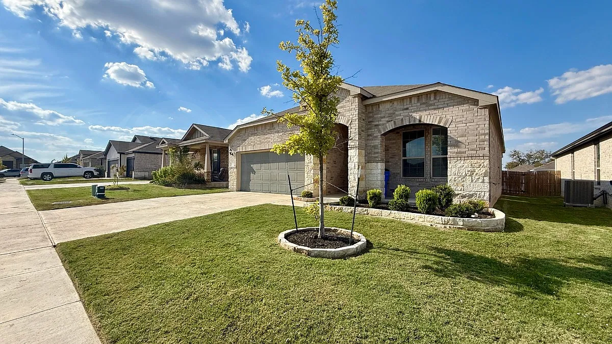 4 bed, 2.0 bath, 1782 sqft, $1,995 — Photo 3