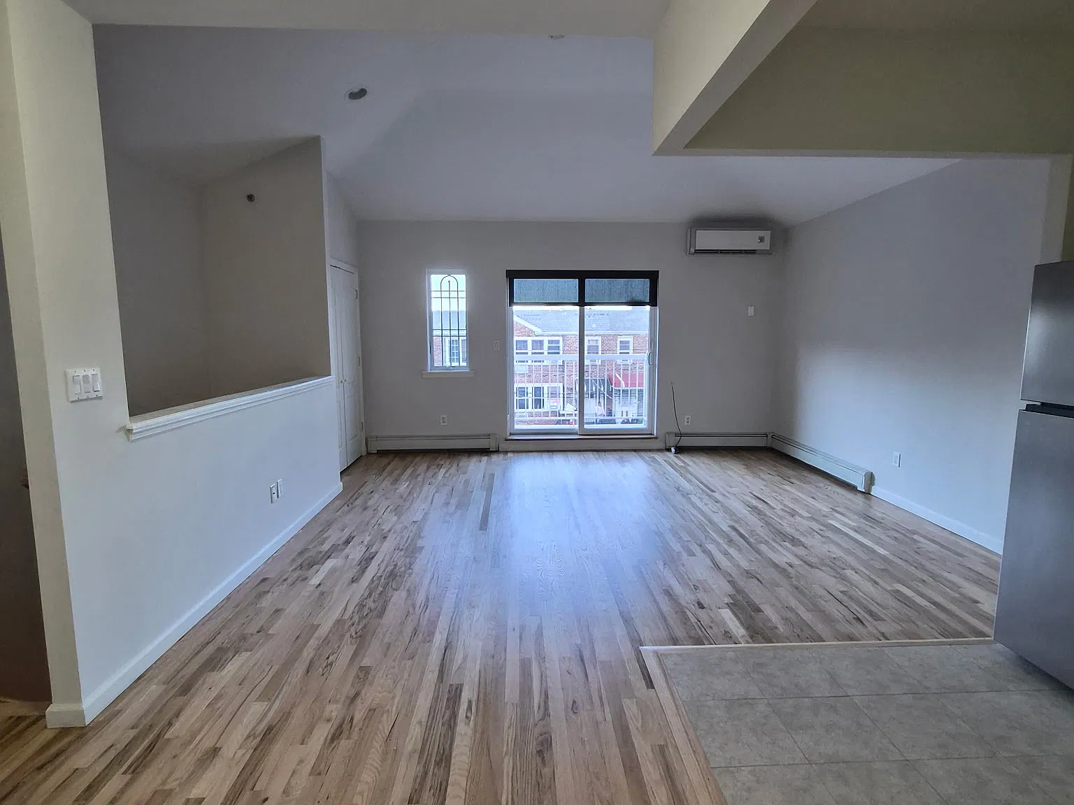 3 bed, 1200 sqft, $3,300 — Photo 3