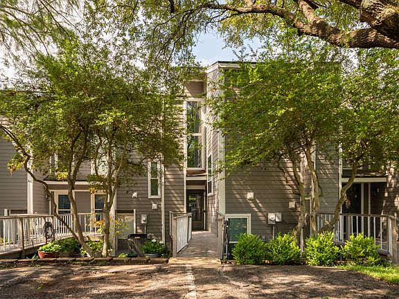 2nd image of 300 Rush Creek Dr APT A2