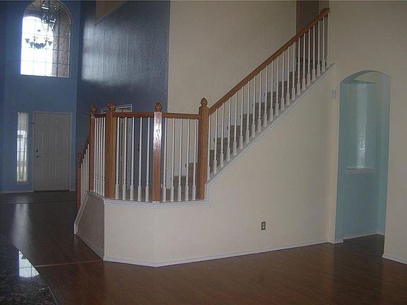 4th image of 527 Delores Dr